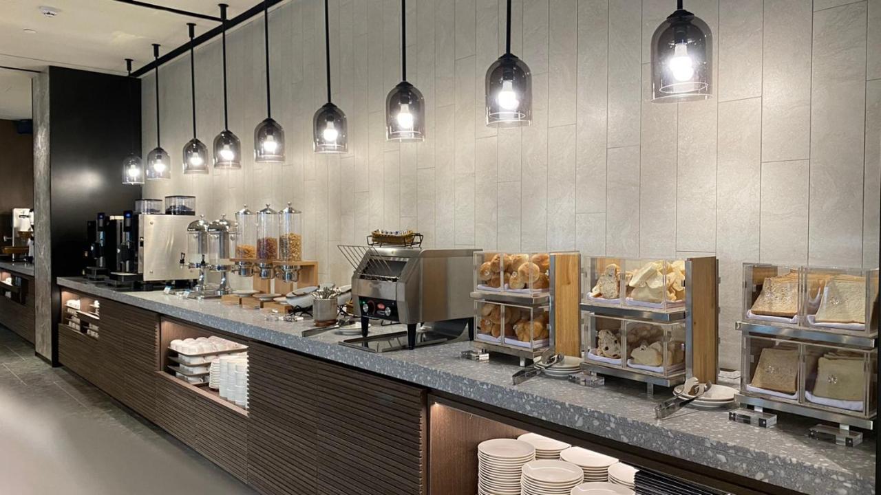 Lakeshore Hotel Hualien Taroko Shunan Esterno foto Coffee bar at the lounge