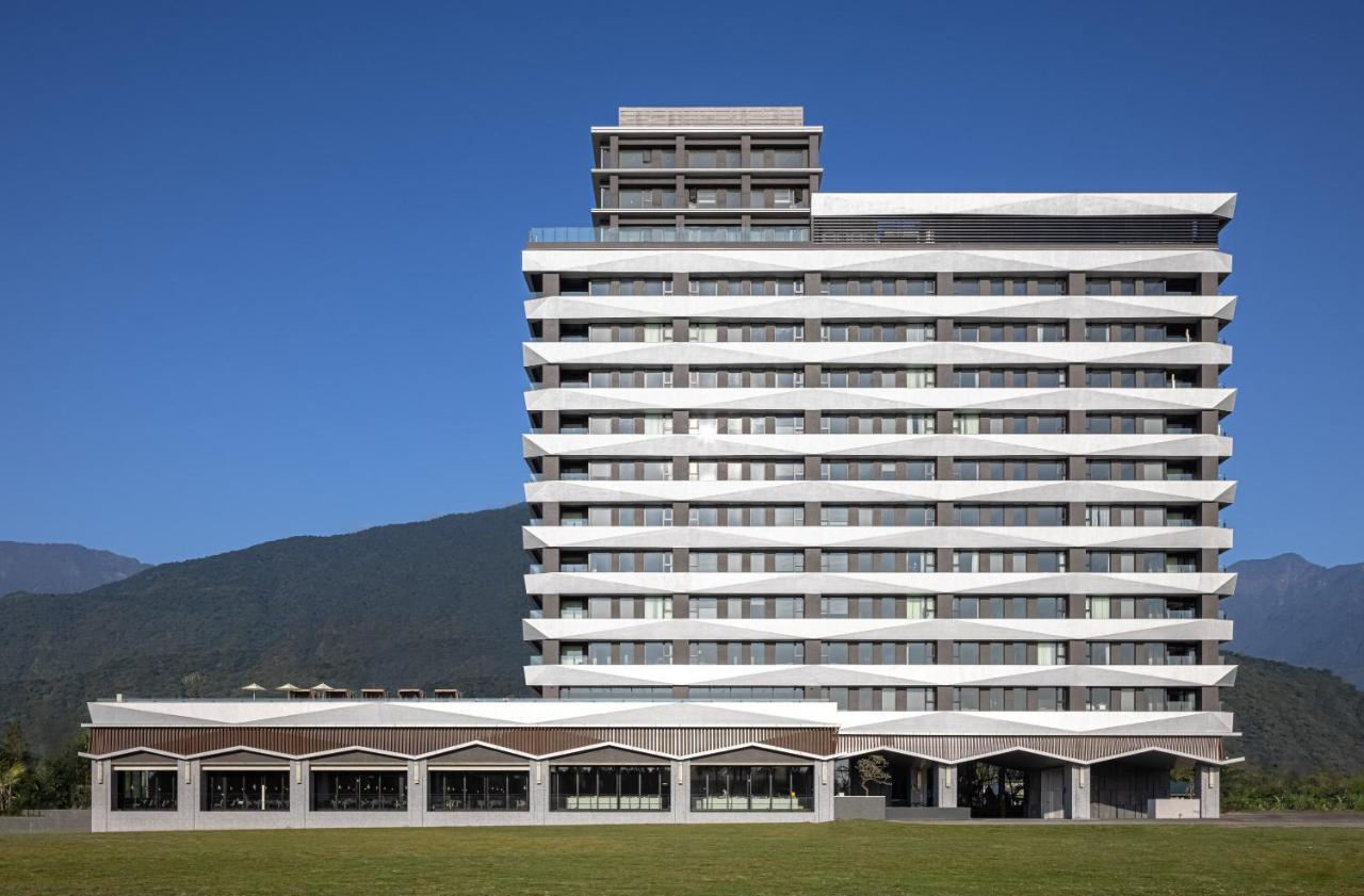 Lakeshore Hotel Hualien Taroko Shunan Esterno foto The hotel in 2012