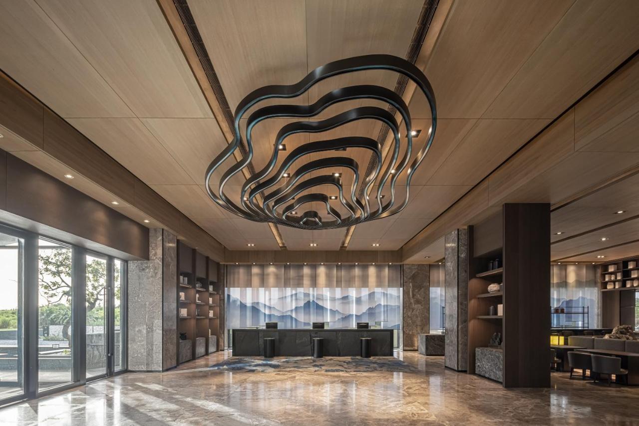 Lakeshore Hotel Hualien Taroko Shunan Esterno foto The lobby of the hotel