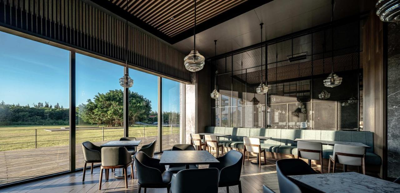 Lakeshore Hotel Hualien Taroko Shunan Esterno foto The interior of the restaurant