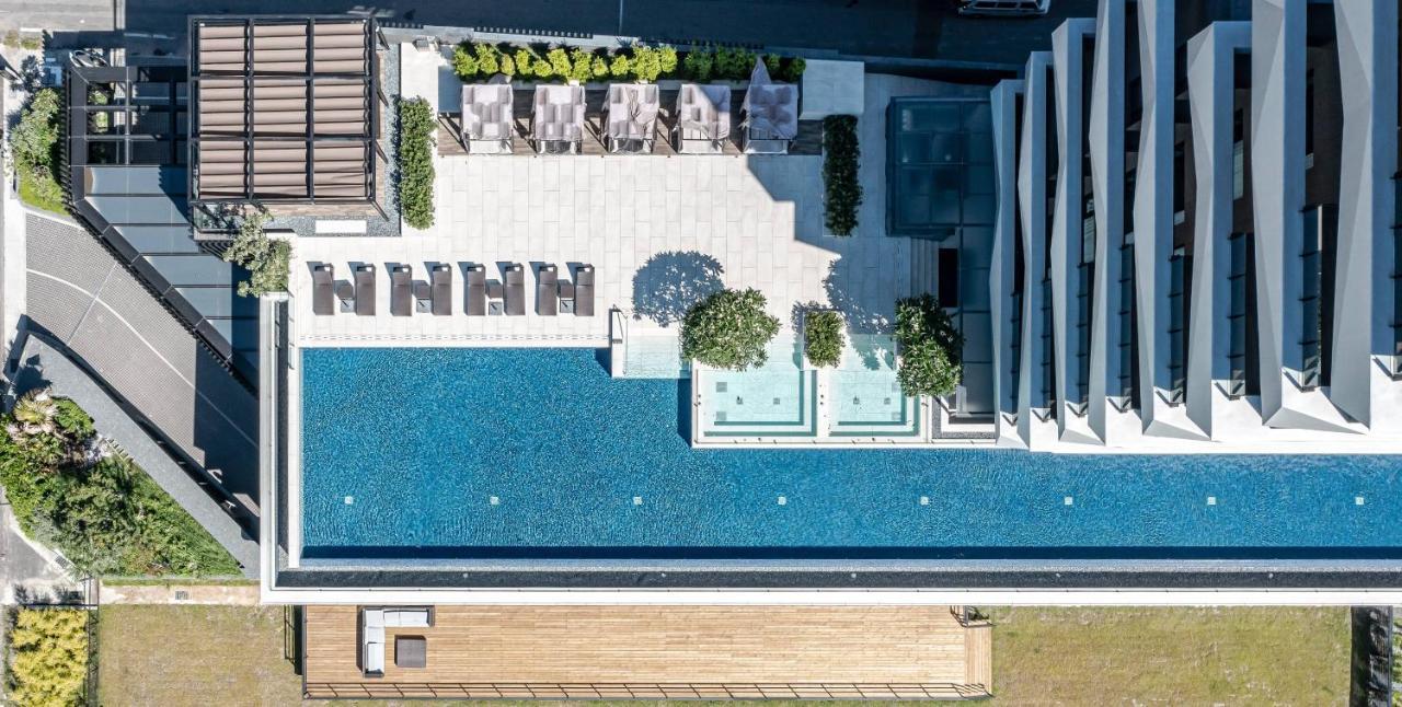 Lakeshore Hotel Hualien Taroko Shunan Esterno foto The rooftop pool at the hotel