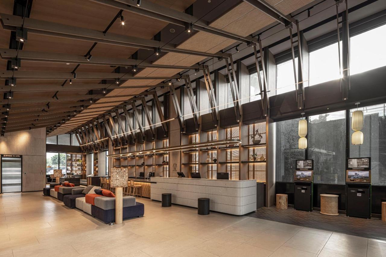 Lakeshore Hotel Hualien Taroko Shunan Esterno foto The interior of the new library