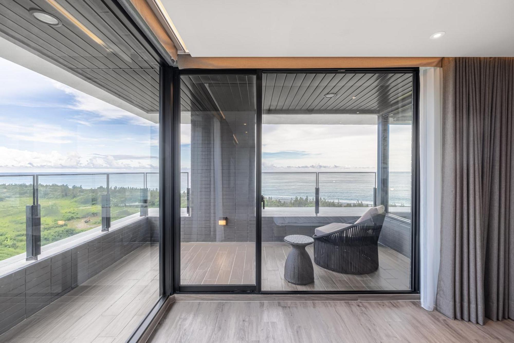 Lakeshore Hotel Hualien Taroko Shunan Camera foto A sliding door