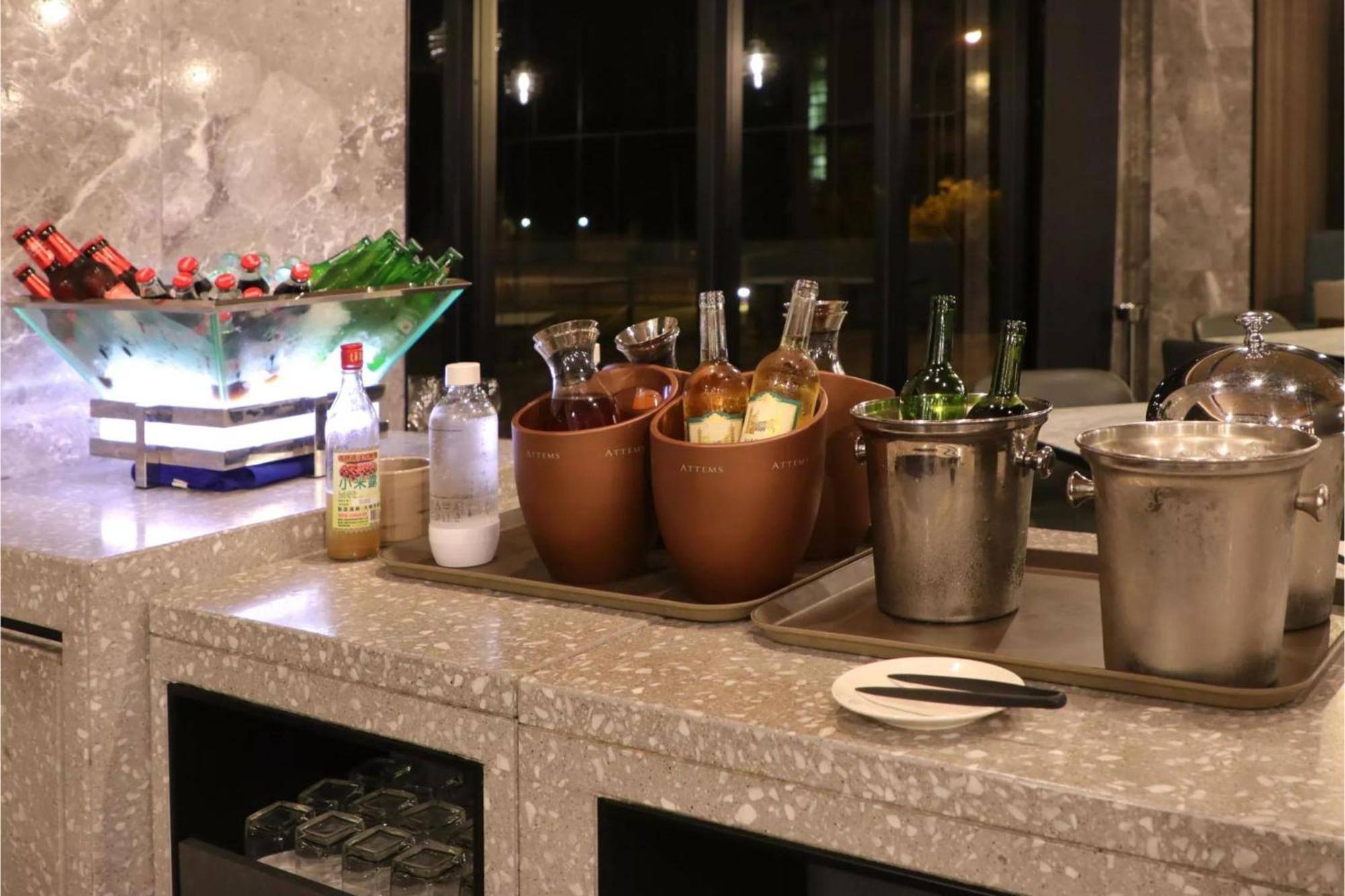 Lakeshore Hotel Hualien Taroko Shunan Esterno foto A salad bar at a hotel